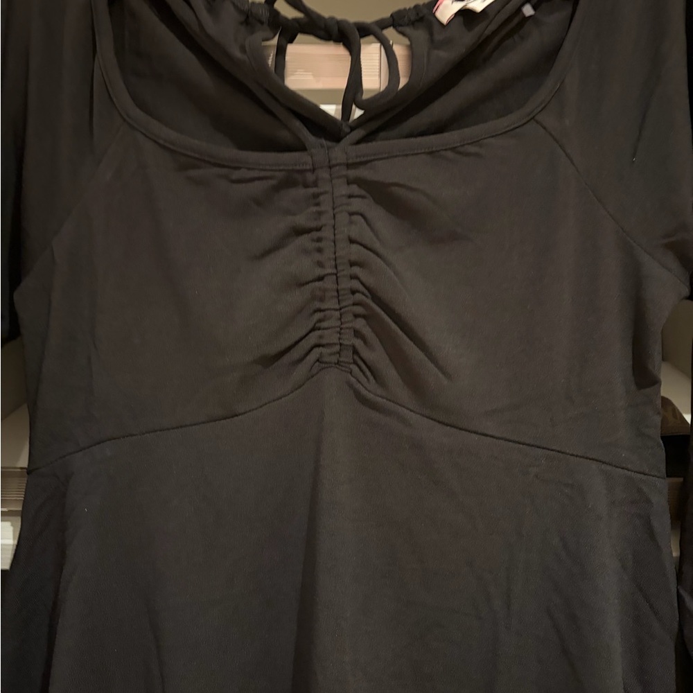 ANDREE BY UNIT Elegant Black Top